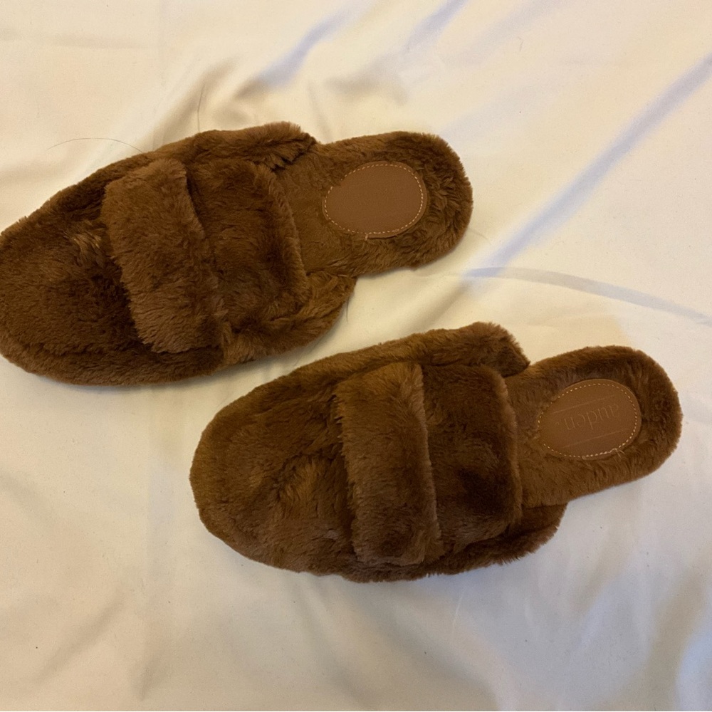 Women’s Brown Faux Fur Slippers - size 10